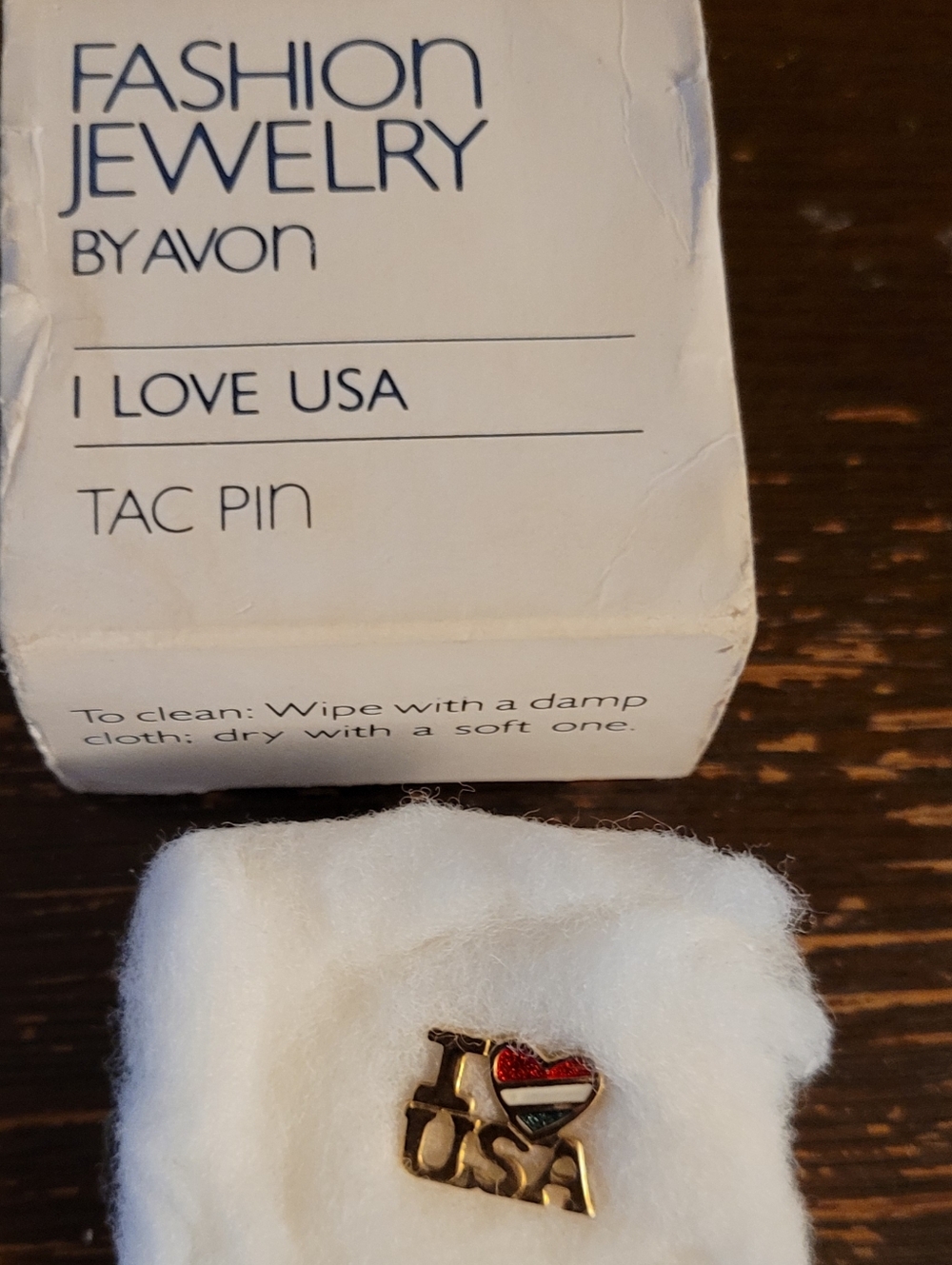 Vtg. 1980's Avon Gold Tone 'I ❤️ USA' Pin with Red,white, and Blue Enamel Heart